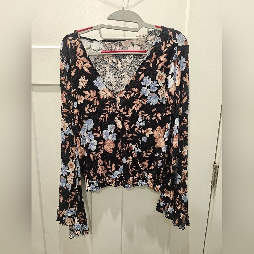 American Eagle Soft Sexy Crepe Floral Wrap Blouse XS Bell Sleeve Black Blue Tan